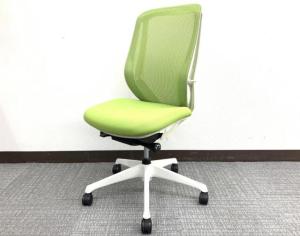 オカムラ 人気のシルフィー ライムグリーン×ホワイトシェル ハイバック 肘無し 中古家具 オフィスバスターズ 【弊社使用欄:A01040978 K】