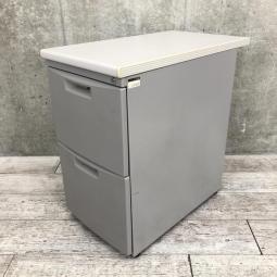 【デスク横に置いて収納と作業スペースを同時に確保！ファイル収納に強い2段タイプ！】■イトーキ（ITOKI）製　CZNシリーズ　2段脇机　W400×H700mm　■シリンダー錠　■ニューグレー　※日焼け・スレ有