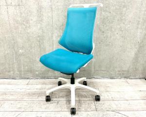 【姿勢の変化にフレキシブルに対応！スタイリッシュなデザインのメッシュチェア！】/オススメ(おすすめ) /人気商品■ハイバック　肘無し　■白樹脂脚 ホワイトベース ストロングブルー/イトーキ/エフ/ブルー【弊社使用欄：A01036430 K】
