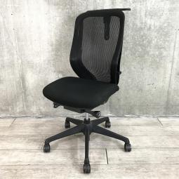 【前傾チルト機能付き！オカムラ製品で最も人気を集める高機能メッシュチェア！】■オカムラ（okamura）製　シルフィ（Sylphy）チェア　ハイバック　肘無　背面メッシュ　■ハンガー付き　■ブラック