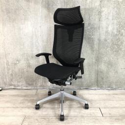 【オフィスの執務室、会議室におすすめ!】■オカムラ(okamura)製 バロン(Baron)チェア 肘付き ハイバック ■背・座面メッシュ ■可動肘 ■ヘッドレスト付き ■ブラック【硬めの座面が大人気!国産メッシュチェアの代表格!】