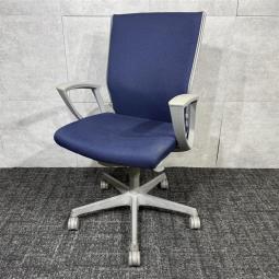 【濃いめのブルーカラーの人気チェア！】オカムラ　エスクード　肘付　ハイバック　ネイビーブルー　グレーシェル　人気　中古　福岡　九州最大級《オフィスバスターズ福岡博多店は、福岡を拠点として、日本全国へ中古オフィス用品・オフィス家具を提供しております》