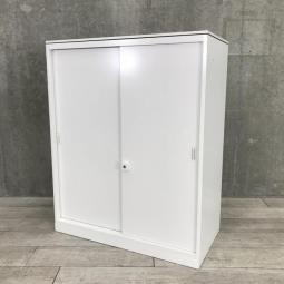 【開閉時のスペース節約に！】◆オカムラ/レクトライン　引き違い　2枚　引き戸　スライド　収納　整理整頓　家具　リユース　九州最大級《オフィスバスターズ福岡博多店は、福岡を拠点として、日本全国へ中古オフィス用品・オフィス家具を提供しております》