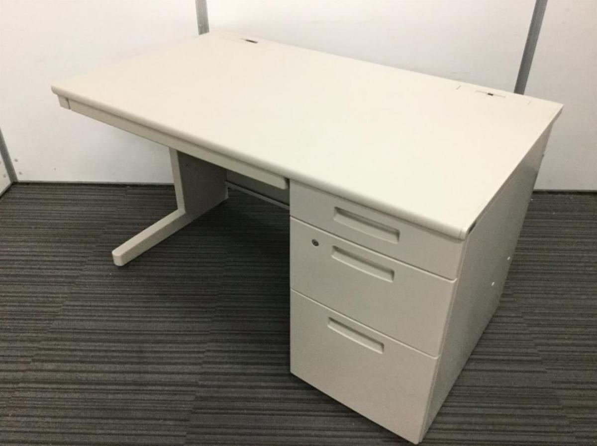 【スタンダードなデザインで高品質！スタッフ増員の際にオススメ！人気のBS片袖デスク！ 】■コクヨ（KOKUYO）製　BS＋シリーズ　片袖デスク　W1200×D700mm　■グレー　■シリンダー錠 　※日焼けあり
                        BS+
                                    中古
            