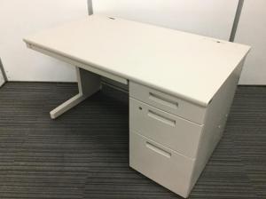 【スタンダードなデザインで高品質！スタッフ増員の際にオススメ！人気のBS片袖デスク！ 】■コクヨ（KOKUYO）製　BS＋シリーズ　片袖デスク　W1200×D700mm　■グレー　■シリンダー錠 　※日焼けあり