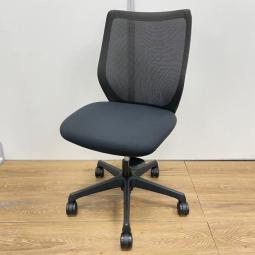 【関西倉庫在庫】【ド定番！】オカムラ製　CG-Mシリーズ　定番のブラックカラー　背もたれメッシュ仕様　肘無しローバックチェア　【弊社使用欄：A01043487】