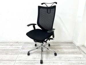 【在庫入替セール品】【定価約20万円】【人間工学に基づいた快適設計で身体にやさしくフィット！】■オカムラ（okamura）製　バロンチェア　肘付ハイバック　可動肘付　■背メッシュ　■ハンガー付き　■ブラック　【ベストなポジションが得られる先進設計！】