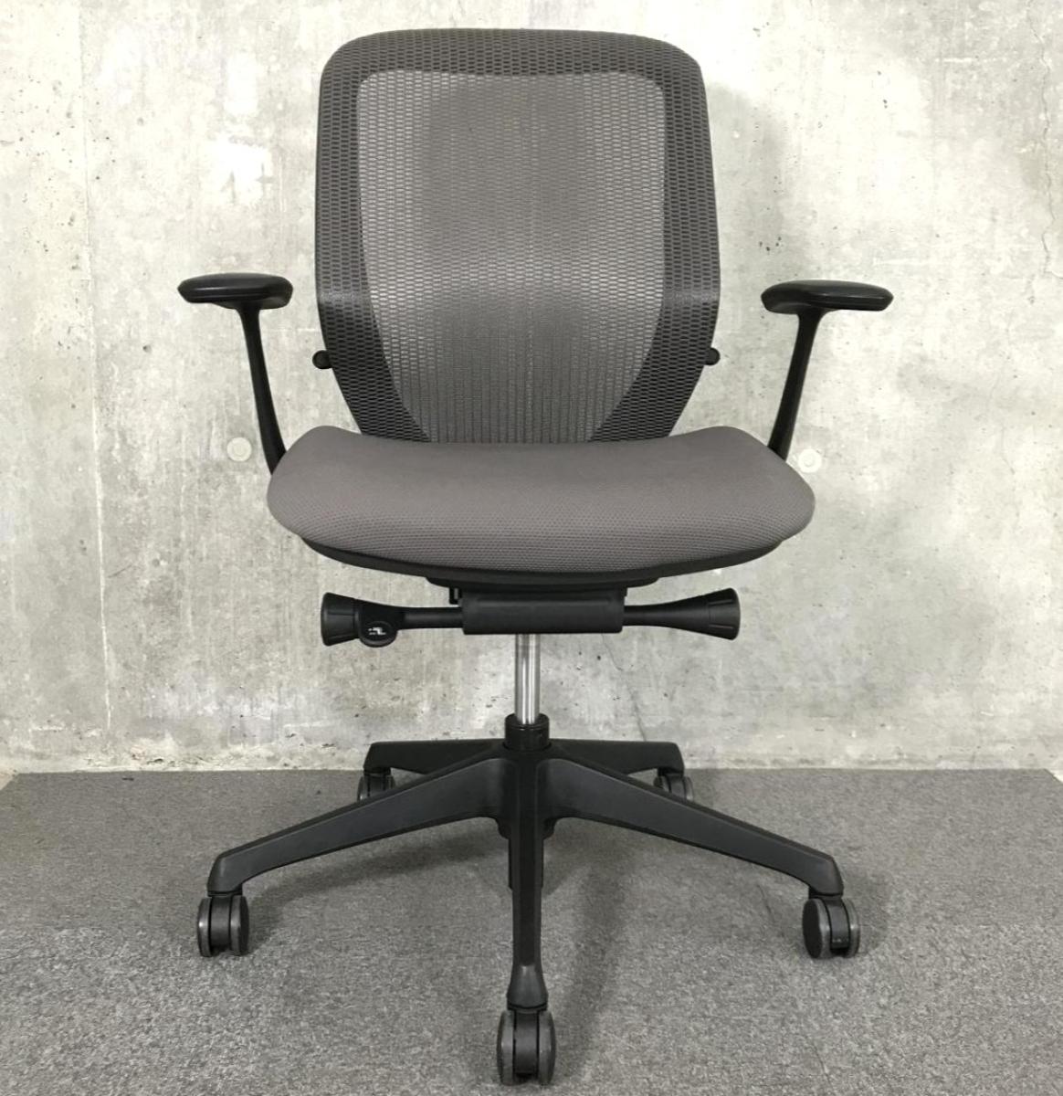 【いま人気のワーキングチェア！新感覚のオフィスシーティング！】■オカムラ　シルフィーチェア　肘付　ミディアムグレー　前傾チルト機能付　■包み込まれるような快適な座り心地！【Okamrua　Sylphy】
                        シルフィーメッシュ
                                    中古
            