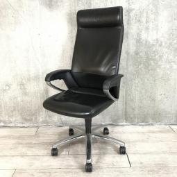 【マネジメントチェア！すべての機能を手元で調整可能な本革張り高級チェア！】■コクヨ（KOKUYO）製　フィロソフィーチェア（Philosophy）　肘付き　エクストラハイバック　■ブラック　■サークル肘　 ■本革【エア調整式ランバーサポート付】