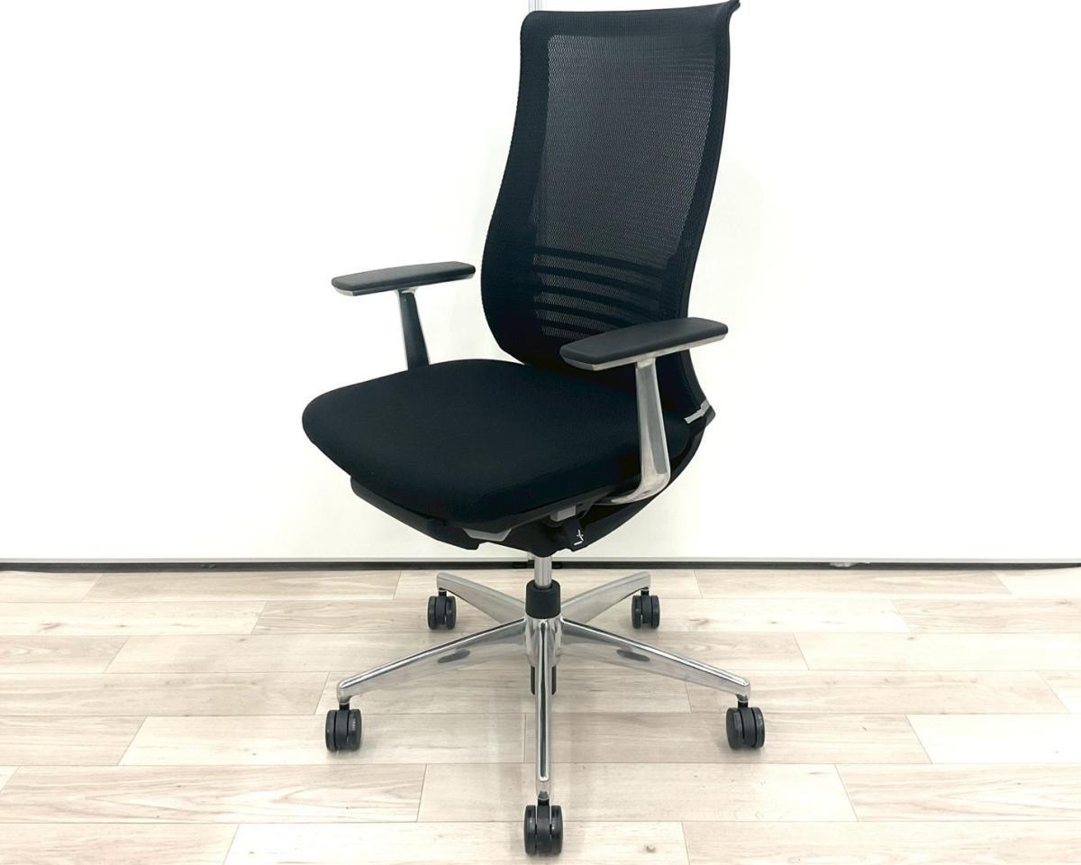 【ダイヤル式のランバーサポートが魅力的な高級感のあるオフィスチェア！】■コクヨ (KOKUYO)製　ベゼ ル(Bezel)チェア　肘付きハイバック　■固定肘　背面メッシュ　■ランバー付き　■ブラック【弊社使用欄：A01037874 K】【KN】
                        ベゼル アルミポリッシュ
                                    中古
            