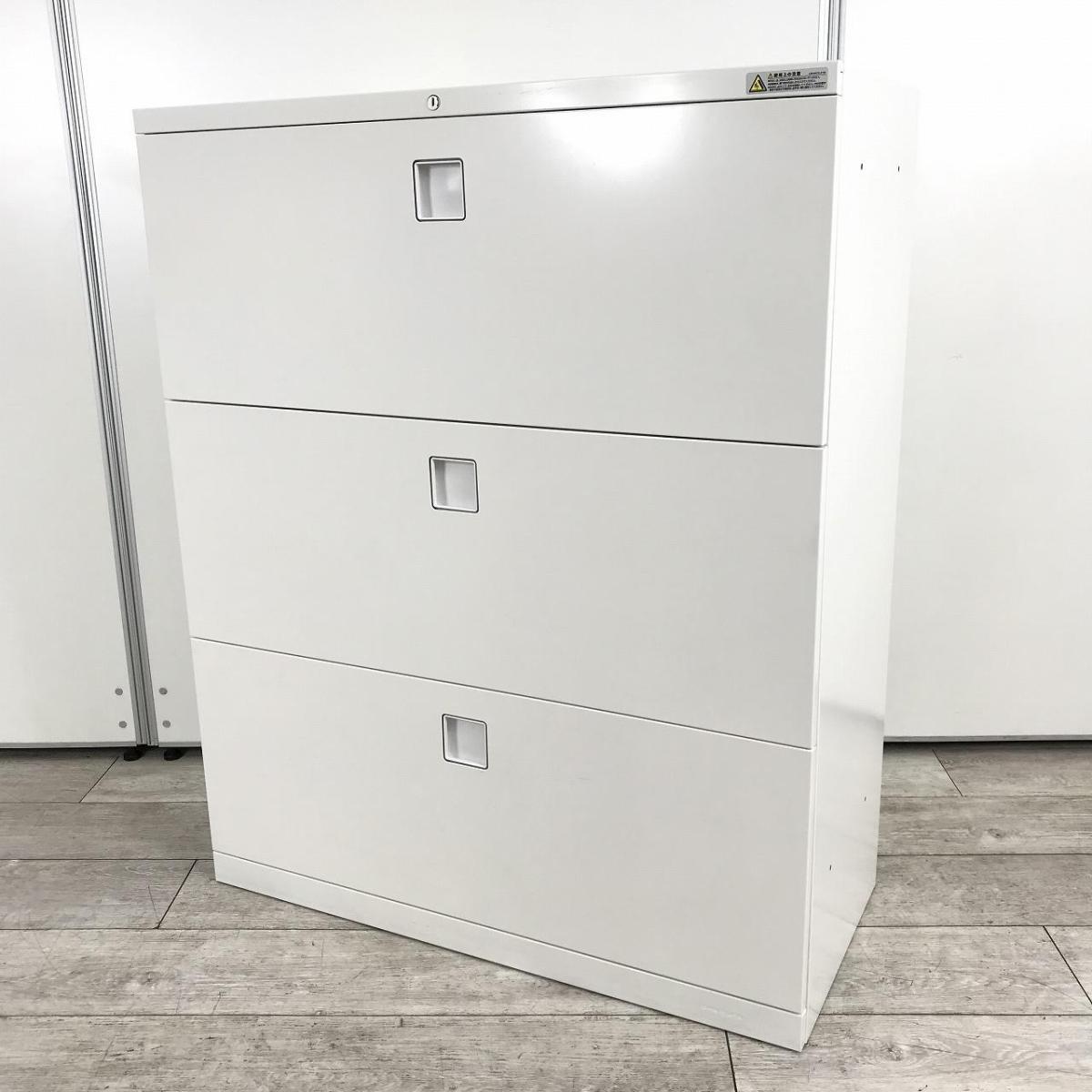 【3台限定】【ファイル収納にオススメ！高品質で使いやすい人気シリーズの3段ラテラル書庫！】■オカムラ（okamura）製　レクトラインシリーズ　3段ラテラル書庫　ローキャビネット　■ベース付き　■ホワイト　■シリンダー錠　オフィスバスターズ　梅田本店
                        レクトライン
                                    中古
            