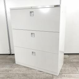 【3台限定】【ファイル収納にオススメ！高品質で使いやすい人気シリーズの3段ラテラル書庫！】■オカムラ（okamura）製　レクトラインシリーズ　3段ラテラル書庫　ローキャビネット　■ベース付き　■ホワイト　■シリンダー錠　オフィスバスターズ　梅田本店