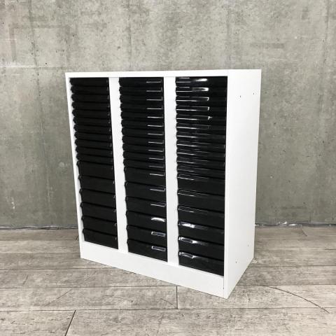 【1台限定】【書類・備品整理の必需品!使い勝手の良いクリトレが入荷!】■ウチダ(UCHIDA) BEストレージ クリスタルトレー H1120㎜ ■3列×浅型11段・深型6段 ■ホワイト ※実物は天板有り オフィスバスターズ 梅田本店