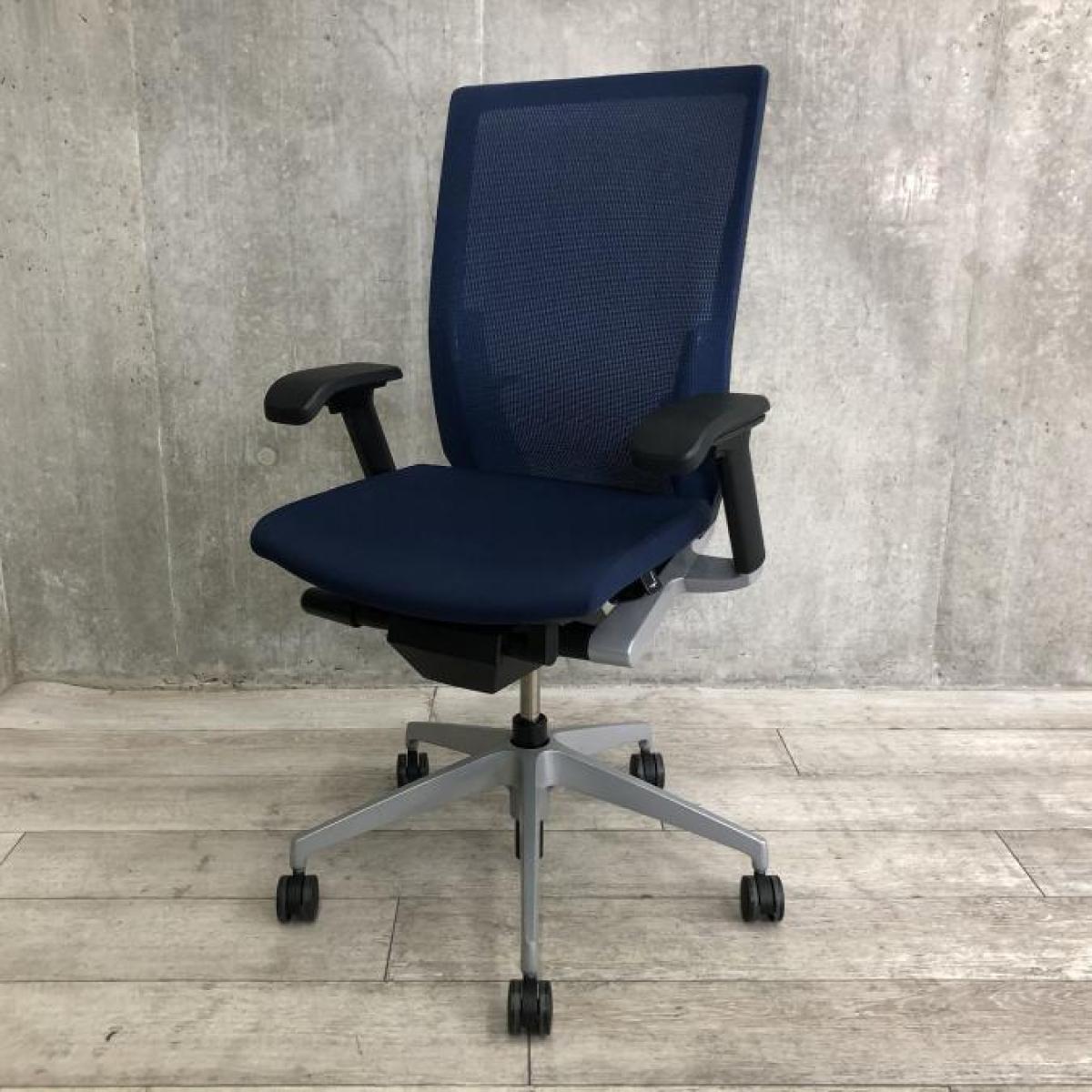 【シャープかつシンプルなデザイン！大きな背面が体にフィット！通気性がよく長時間でも快適な高級チェア！】■イトーキ（ITOKI）製　ヴェント（Vent）チェア　肘付き　ハイバック　背面メッシュ　■可動肘・ランバー付き　■ネイビーブルー×ブラックシェル
                        ヴェントチェア
                                    中古
            