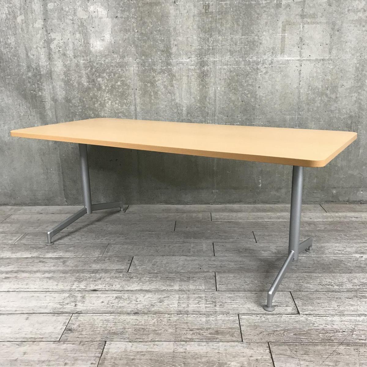 【4人～6人用使用に最適なミーティングテーブル！】■コクヨ（KOKUYO）製　イートインシリーズ（eat-in）　ミーティングテーブル　会議用　W1800×D800㎜　■木目調ナチュラル天板　■T字脚
                        イートインシリーズ
                                    中古
            