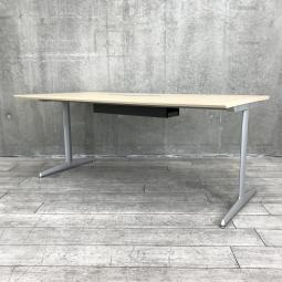 【4人～6人用の会議・打合せ用のテーブルとして最適！】■オカムラ製　プレスタシリーズ（Bresta）　ミーティングテーブル　W1800×D900㎜　■木目調ナチュラル天板　■配線口あり　■T字脚【AD】