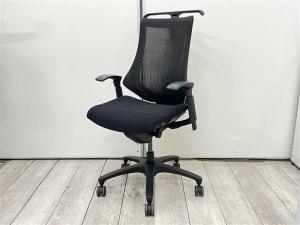 【姿勢の変化にフレキシブルに対応する高機能メッシュチェア!】/オススメ(おすすめ) /人気商品【弊社使用欄:A01043705 】■肘付ハイバック 可動肘 背面メッシュ ハンガー付き ブラック/イトーキ/エフメッシュ