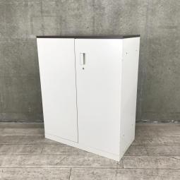 【書類の収納スペースを増やしたい方に！収納力抜群な観音開きタイプのキャビネット】■イトーキ製 (ITOKI)製　エスキャビネット(eS)　両開き　ローキャビネット　H1120㎜ 　■ホワイト/天板：木目ブラウン　■シリンダー錠　【フラットで美しい！】