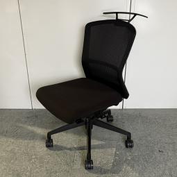 【快適な座り心地を追求して新たに開発された最新メカニズム！ワンランク上の座り心地！】■ウチダ（UCHIDA）製　エルフィチェア　肘無ミドルバック　メッシュバック　■ハンガー付　■ブラック