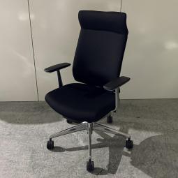 【カタログ現行種！納得の座り心地！魔法のように売れ続けている定番のオフィスチェア！】■コクヨ（KOKUYO）　ウィザード4（wizard4）チェア　肘付き　エクストラハイバック（アディショナルバック）　■固定肘　■ランバーサポート付き　■ヘッドレスト付き　■ブラック