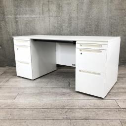 【定価約17万円】【広々としたワークスペースと収納力！上長デスクとしてもオススメ！】■クロガネ（KUROGANE）製　両袖デスク　W1600×D700㎜　■ホワイト　■シリンダー錠