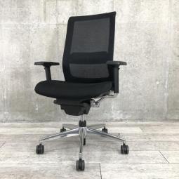 【エアランバーサポート付き！腰痛対策にワンランク上の上質な座り心地を】■コクヨ（KOKUYO）製　エアフォートチェア　肘付ハイバック　背面メッシュ　■可動肘/ランバーサポート付　■ブラック【放熱性に優れたチェア！】【弊社使用欄：A01038443】