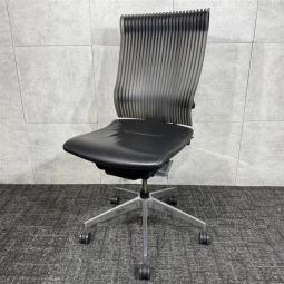 【座面レザーのレアチェア☆】イトーキ　スピーナ（エラストマー）スモークグレー×ブラック　座面レザータイプ　オフィスチェア　オフィス家具　福岡　中古　九州最大級《オフィスバスターズ福岡博多店は、福岡を拠点として、日本全国へ中古オフィス用品・オフィス家具を提供しております》