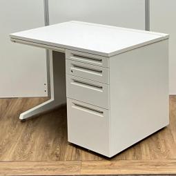 【T11】【商品入替のため、残り6台限り】オカムラ製　アドバンシシリーズ　ホワイトカラー　4段収納で整理も完璧！　コンパクトで清潔感のあるオフィス　W1000片袖机！！