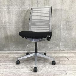 【関西倉庫在庫品】■スチールケース（Steelcase）　シンク（think）チェア　肘無ハイバック　■ベージュ　■2015年以降モデル　【あなたの座るを考える！ワイヤー構造が体を支える、有名海外メーカー製の定番！座り心地抜群の人気チェア！】