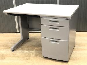 【スタンダードなデザインで使いやすい！】■イトーキ　シーゼットシリーズ　片袖デスク　W1000×D700×D700mm　■省スペースに設置できる横幅W1000mmタイプ！【CZN-107CA-WE】