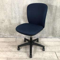 【オフィスに求められる基本性能を備え、コスパにも優れたベーシックチェア入荷！】■イトーキ（ITOKI）製　リエットR（Lietto-R）チェア　肘無　ローバック　■ネイビーブルー×ブラックシェル　【弊社使用欄：A01041939】