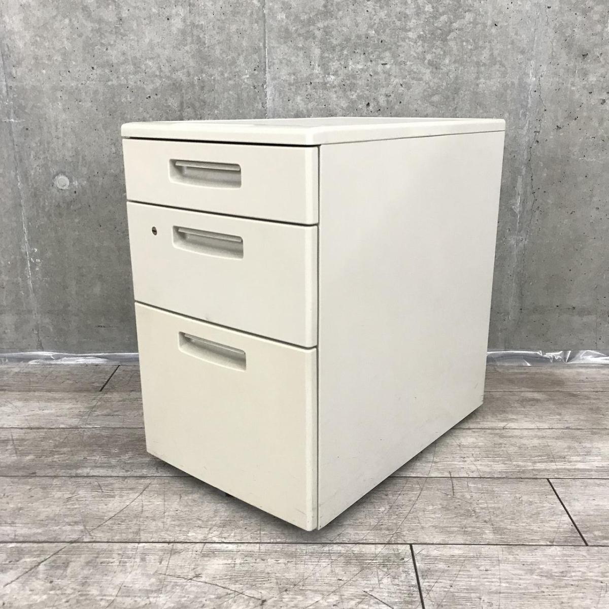 【定価約8万円】【高品質で人気のKOKUYO製品！スタンダードなデザインで使いやすい！】■コクヨ（KOKUYO）製　BS+シリーズ　3段ワゴン　デスクインワゴン　■W390×D595×H610mm　■シリンダー錠　■ニューグレー
                        BS+
                                    中古
            