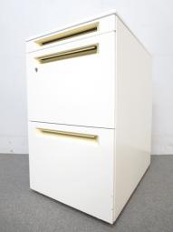 【見た目を気にしなければお買い得！】■オカムラ製　3段ワゴン　ホワイト　※取っ手に日焼けあり･･･【おつとめ品】