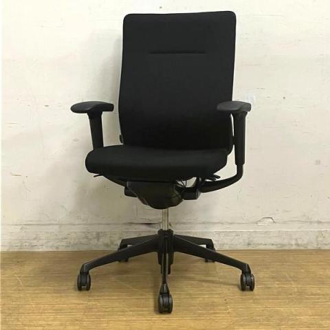 オカムラ　コーラル　クッションタイプ　ハイバックモデル　アジャストアーム　ブラック×ブラック脚