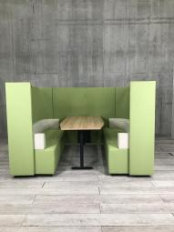 【商談、ミーティングをオシャレに快適に行えるブースセット！】■コクヨ（KOKUYO）製　ブラケッツシリーズ(Brackets)　集中ワークブース　６人用カフェブース　■ソファ/テーブル　■グリーン×ライトベージュ 【ABW商材】【関東倉庫在庫品】【弊社使用欄：A01028092】