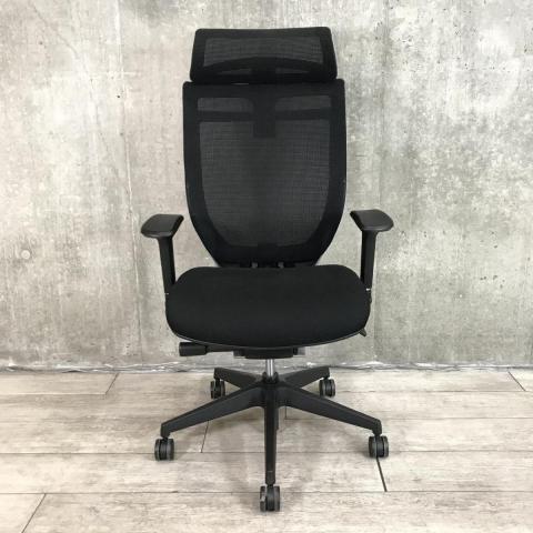 【今がチャンス!人気のヘッドレスト付 高機能チェア入荷!】■アイリスチトセ ヴィガーチェア 可動肘付 ブラック ■洗練されたデザインの中に多彩な機能を集約!【IRIS CHITOSE VIGOR EXE】