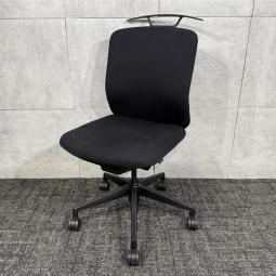 【コートハンガー付きOAチェア】◆ウチダ　クレネ　ミドルバック　ブラック　肘無　コートハンガー付　人気　福岡　中古家具　九州最大級《オフィスバスターズ福岡博多店は、福岡を拠点として、日本全国へ中古オフィス用品・オフィス家具を提供しております》