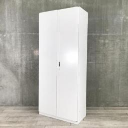 【大容量収納のキャビネット!大きく開いて出し入れしやすい!】■イトーキ(ITOKI)製 シンライン 両開き書庫 ハイキャビネット H2140mm ■ホワイト ■シリンダー錠【取っ手部日焼けアリ!!】 ※大型商品のため搬入経路にご注意ください!