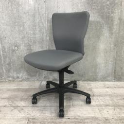 【在庫セール品・6脚限定】【T11】■オカムラ(okamura)製 カロッツァ(Carrozza)チェア 肘無ローバック ■グレー×ブラックシェル【ワーキングチェアの定番モデル! 快適な座り心地とシンプルで使いやすい操作性!】