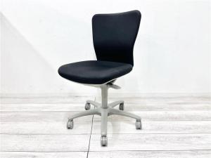 【在庫入替セール品】【定価約6万円】【スタンダードなデザインでどんなオフィスにも馴染むオフィスチェア!】■オカムラ(okamura)製 カロッツァチェア ローバック 肘無し ■ブラック