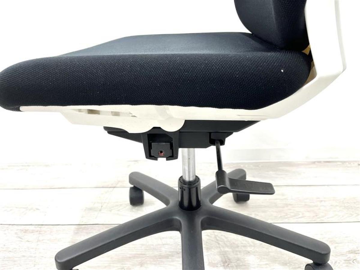 ■未使用■イトーキ トルテRチェア ハイバック　アジャスタブル肘付　美品 中古トルテR イトーキ⁄ITOKI 肘無ハイバックチェア 300943 - 中古