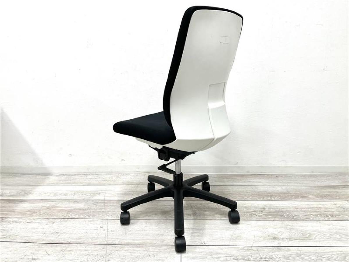■未使用■イトーキ トルテRチェア ハイバック　アジャスタブル肘付　美品 中古トルテR イトーキ⁄ITOKI 肘無ハイバックチェア 300943 - 中古