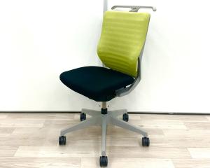 ■ITOKI/イトーキ ■エピオスチェア/EPIOS ■背面/グリーン 座面/ブラック ■背面/メッシュ 座面/布 ■肘無 ■ローバック ■ハンガー付 【弊社使用欄:A01042683】【KN】