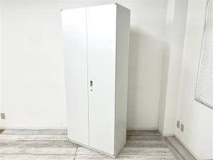 【在庫入替セール品】【定価約13万円】【1台で抜群の収納力！両開きのハイキャビネット入荷！】■イトーキ/シンライン　■両開きハイキャビネット　■ホワイト　■シリンダー錠
