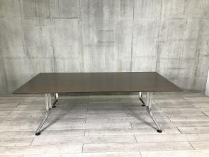 デザイン性抜群の高級大型テーブル！落ち着きのある木目ブラウンカラーに金属の脚がカッコイイ！
■内田洋行/MINDS（マインズ）/ダークファインウッド