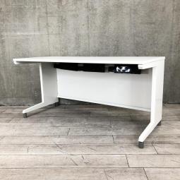 【H765㎜】【ゆとりのあるワークスペースで作業効率アップ！デュアルディスプレイや資料を広げる方に！】■オカムラ（okamura）製　アドバンスシリーズ（ADVANCE）　平机　引き出しなし　W1600×D700×H765㎜　■アジャスター：H65㎜　■ホワイト  ■弊社使用欄【A01025706】【T12】