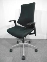 【1脚限定の為、お安く！】■イトーキ（ITOKI）エフチェア　クロス仕様　肘付ハイバック　■ブラック　■ブラックフレーム　■可動肘