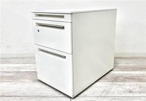 【在庫入替セール品】【定価約8万円】【高さ680mmのレアワゴン】【デスク上の整理に便利!フリーアドレスデスク用3段ワゴン!】■オカムラ/アドバンス ■ホワイト 3段ワゴン シリンダー錠 ■高さ680㎜タイプ!