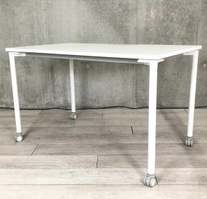 【フレキシブルに使用可能なキャスター付きワークテーブル!】■イトーキ(ITOKI)製 アクティブフィールド(Active Field) ワークテーブル パーソナルテーブル W1200×D700㎜ ■キャスター付き ■ホワイト 配線カバー ブラック【来店限定キャンペーン】 ABW