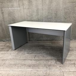 【在庫セール品・2台限定】【T11】■コクヨ（KOKUYO）製　ワークヴィスタシリーズ　片面フリーアドレスデスク　W1400×D720㎜　■天板ホワイト　パネル脚シルバー【ゆとりのあるワークスペースで作業効率アップ！】